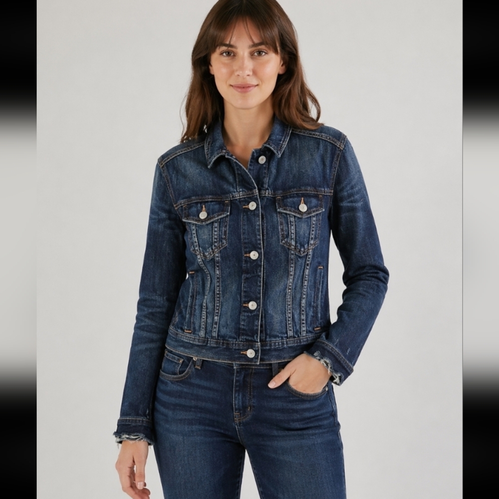 AMERICAN EAGLE Distressed Jean Trucker Jacket Small
